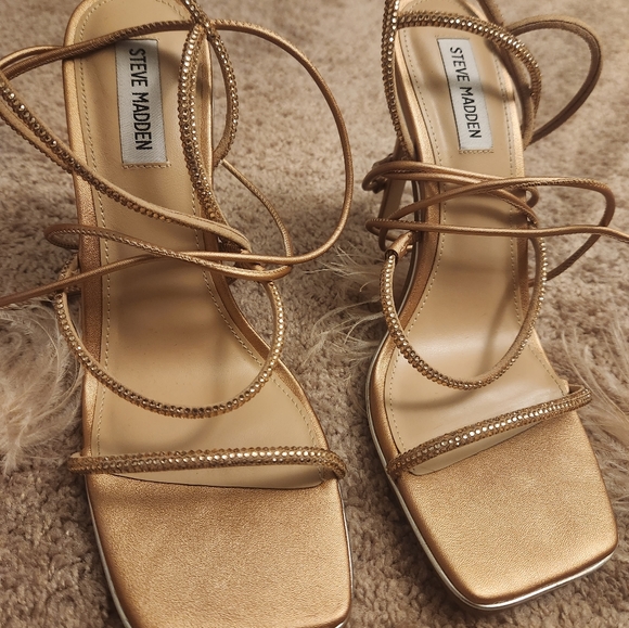 Steve Madden upgrade blush, rose gold heels size 10 feathers lace up - Picture 1 of 4